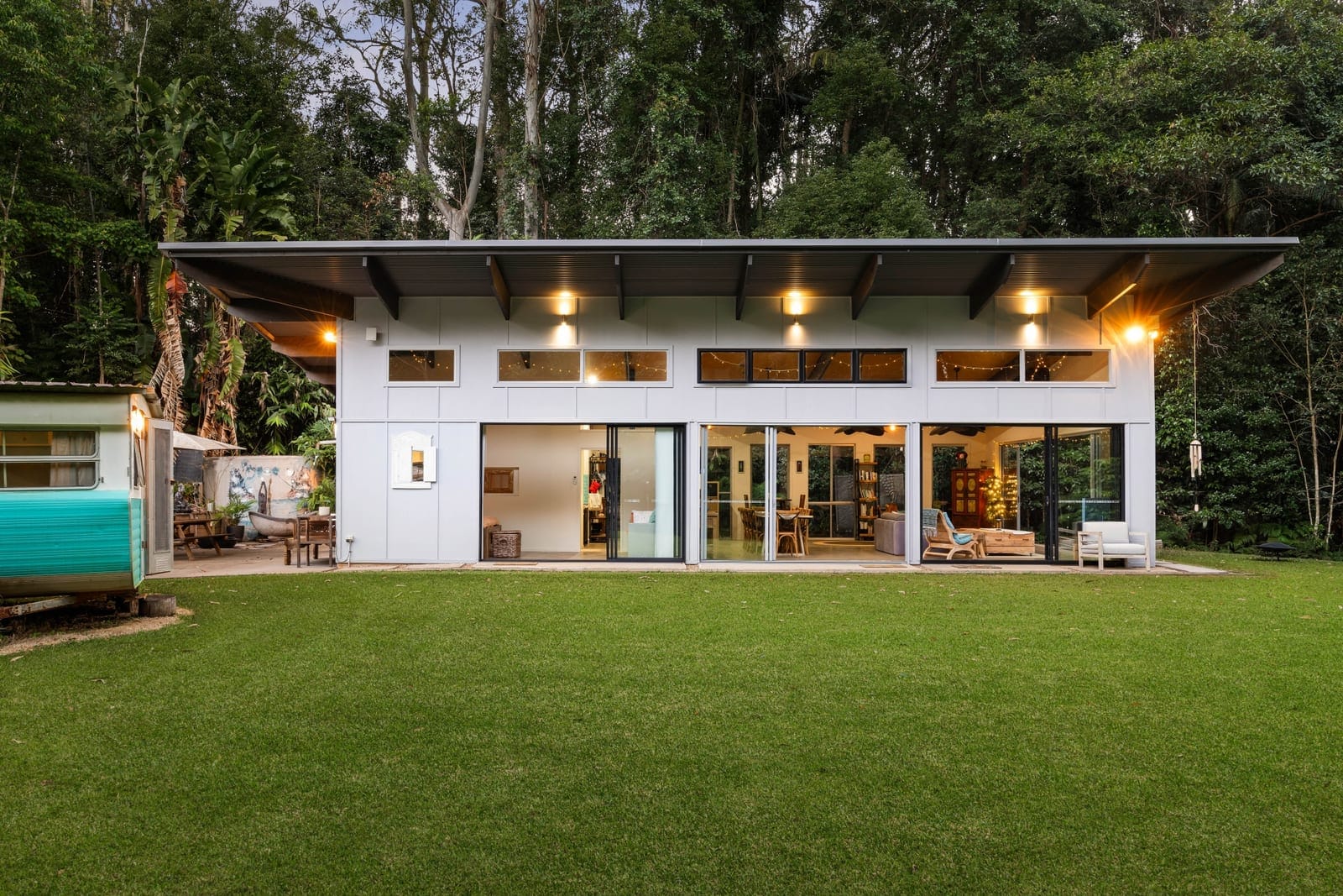 Acreage Stunner: Dual Living, Privacy, Outlook