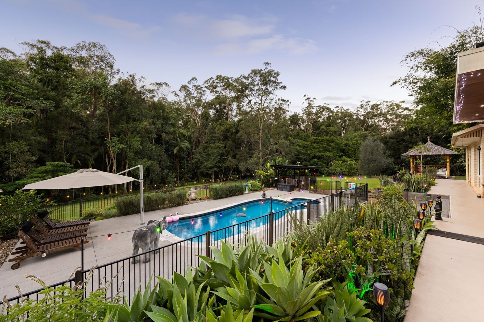 Acreage Stunner: Dual Living, Privacy, Outlook