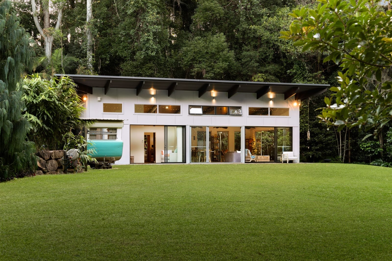 Acreage Stunner: Dual Living, Privacy, Outlook