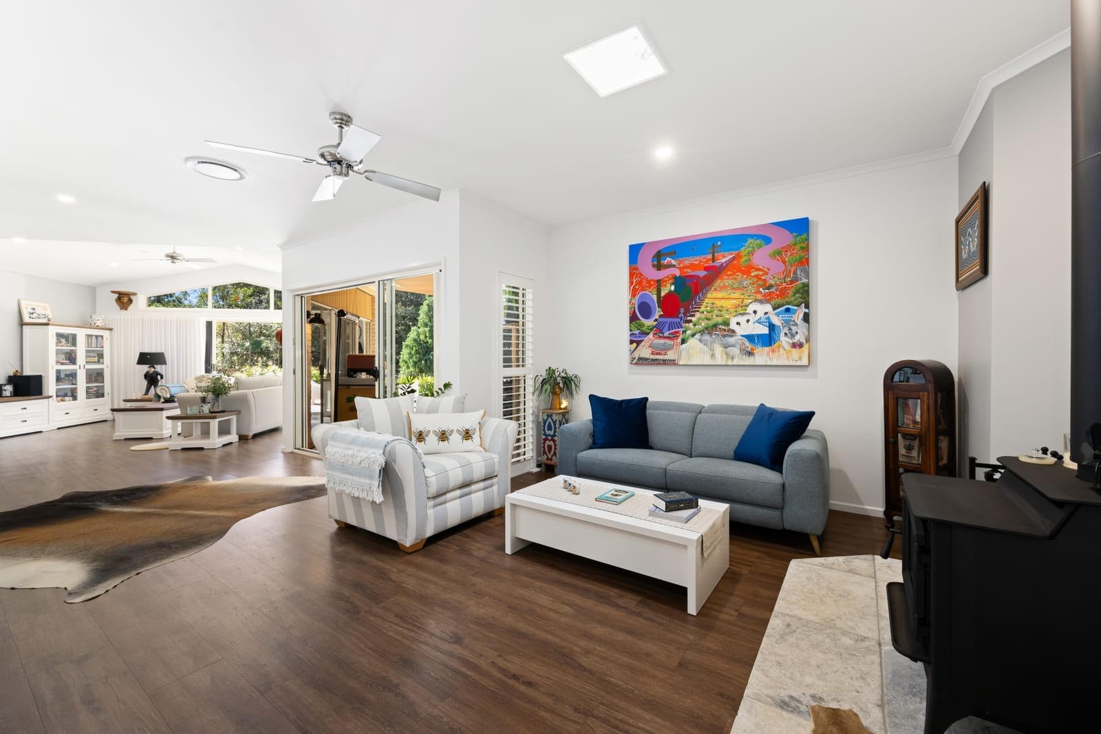 Acreage Stunner: Dual Living, Privacy, Outlook