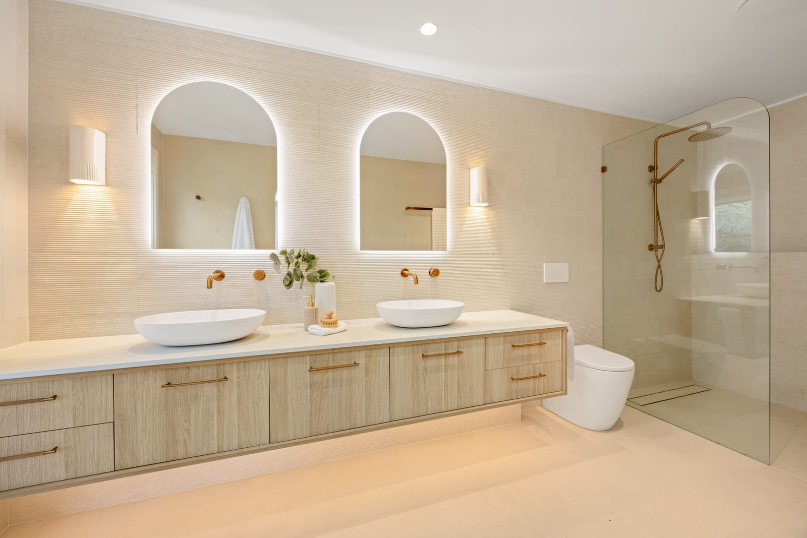 Prestige Escarpment Residence with Panoramic Coastal Vistas