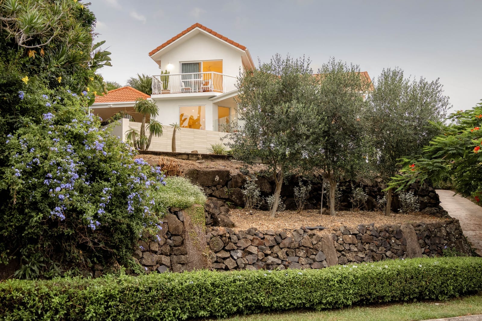 Prestige Escarpment Residence with Panoramic Coastal Vistas
