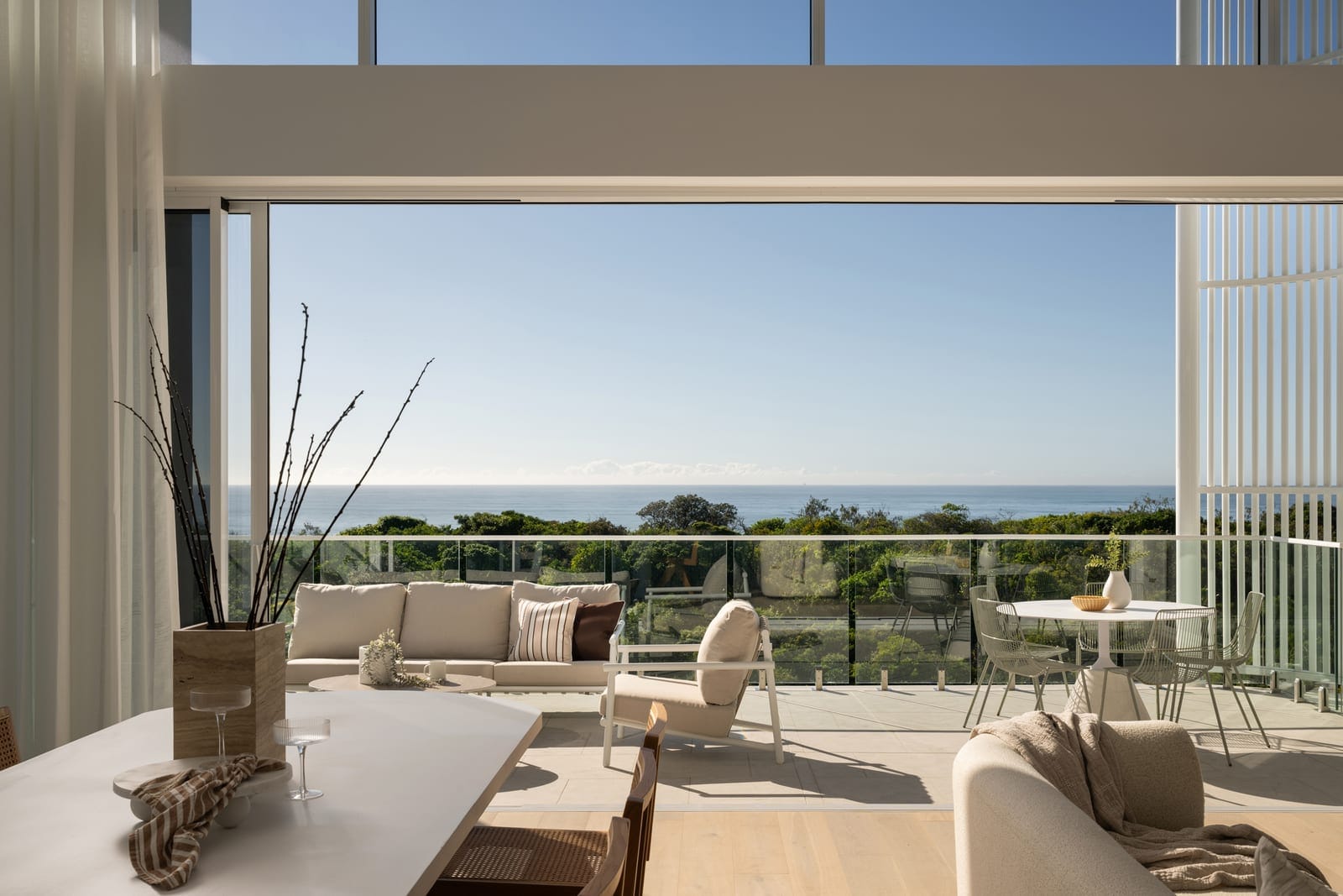 Penthouse Prestige: Rooftop Terrace, Sweeping 180° Ocean Views