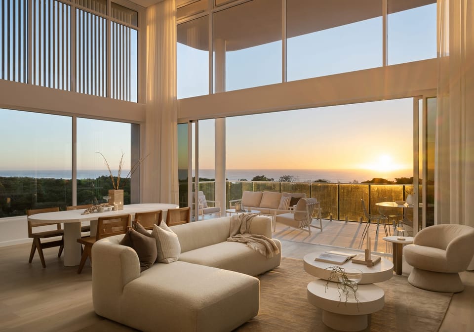 Penthouse Prestige: Rooftop Terrace, Sweeping 180° Ocean Views
