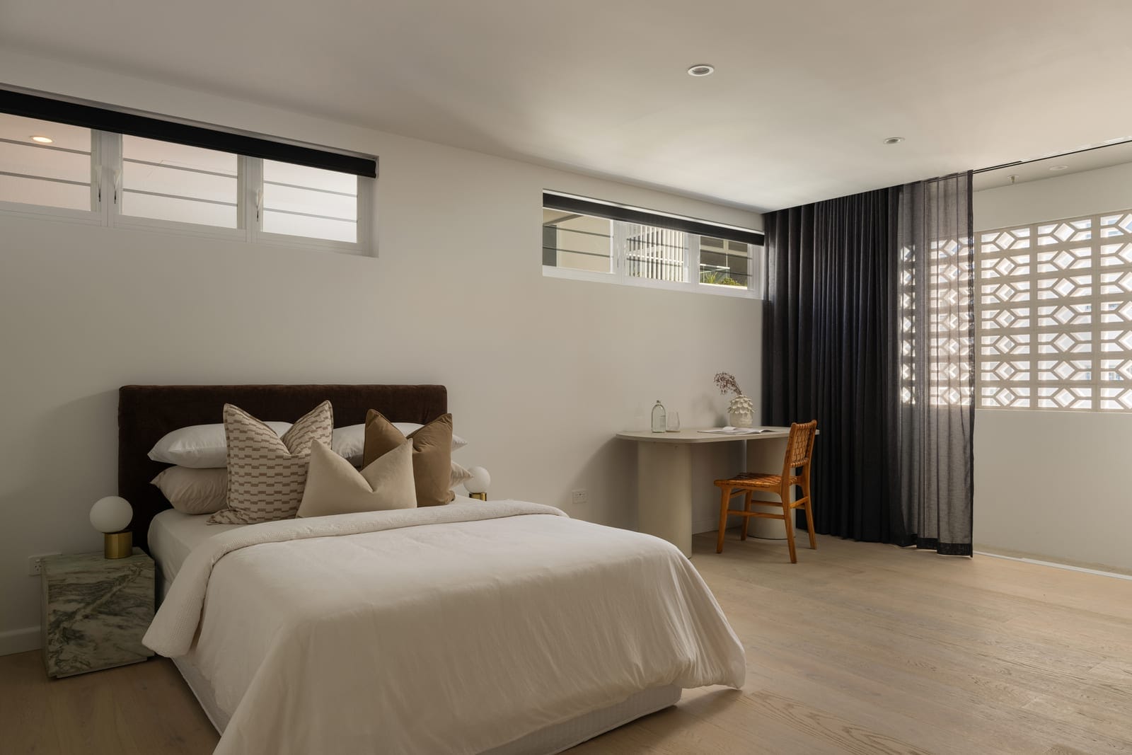 Penthouse Prestige: Rooftop Terrace, Sweeping 180° Ocean Views