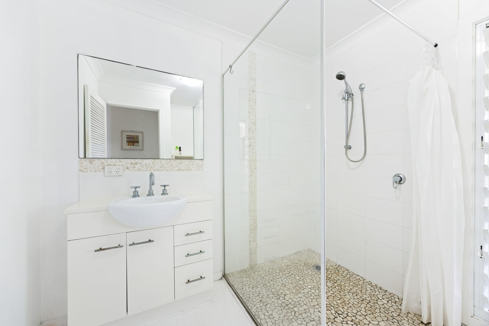 Timeless Beachside Classic + Dual living potential!