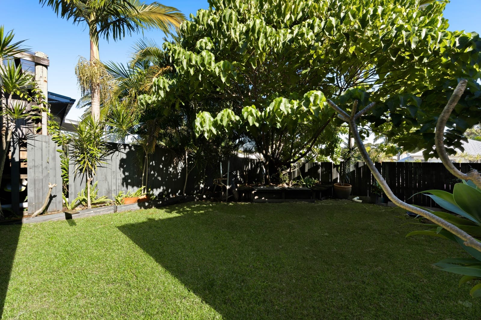 Timeless Beachside Classic + Dual living potential!