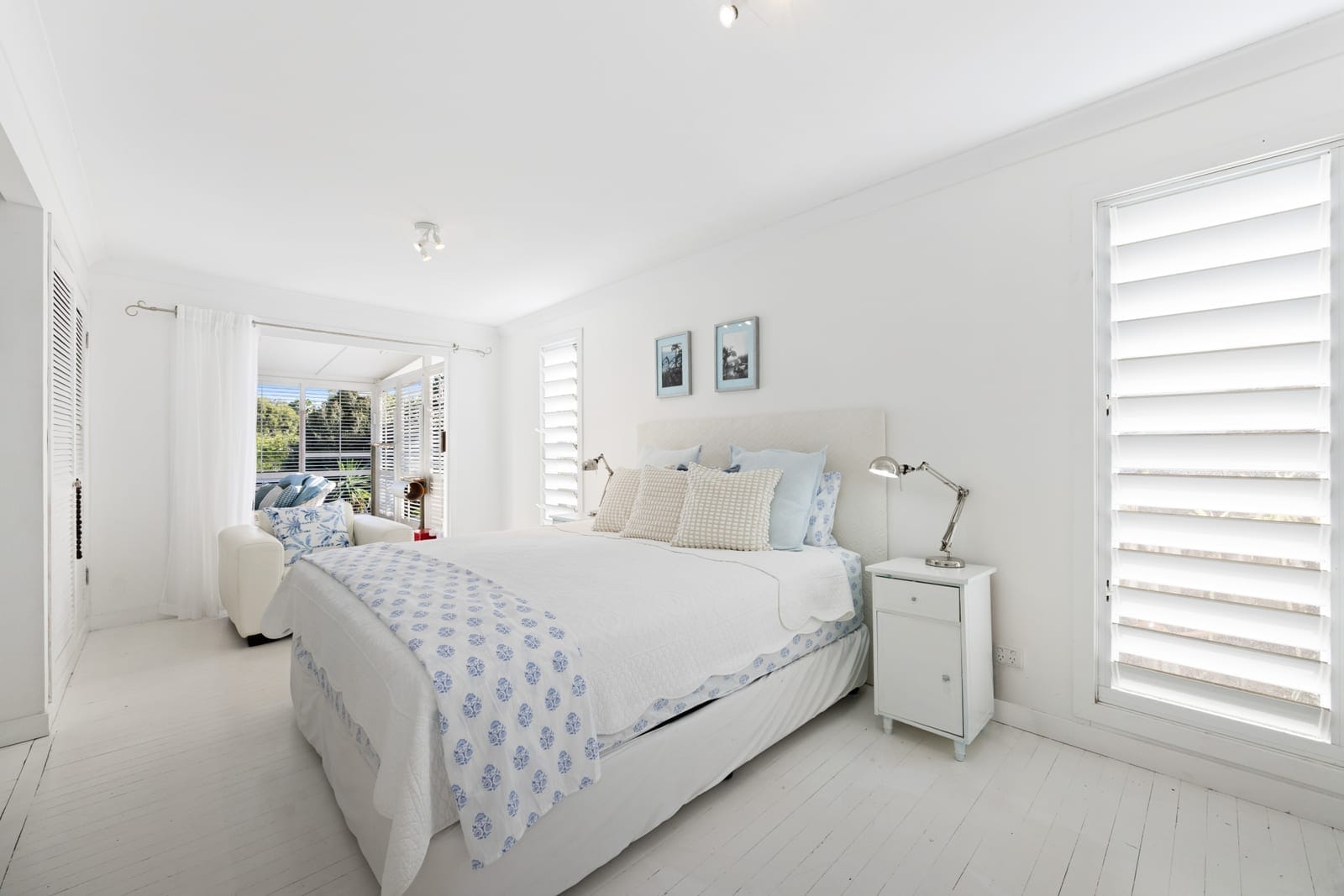 Timeless Beachside Classic + Dual living potential!