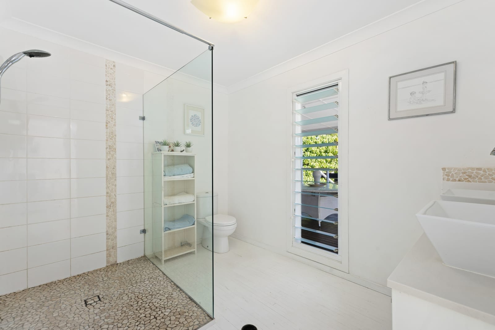 Timeless Beachside Classic + Dual living potential!