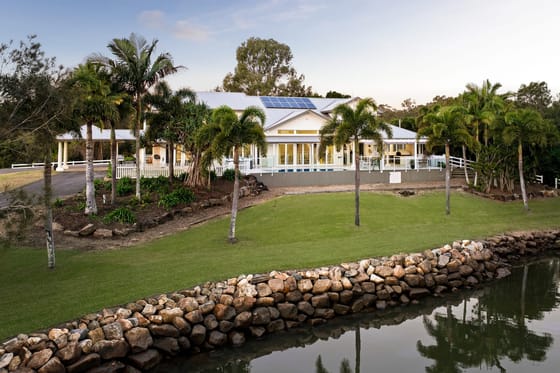 Lifestyle Acreage on the GRANDEST scale: 10 minutes to beach
