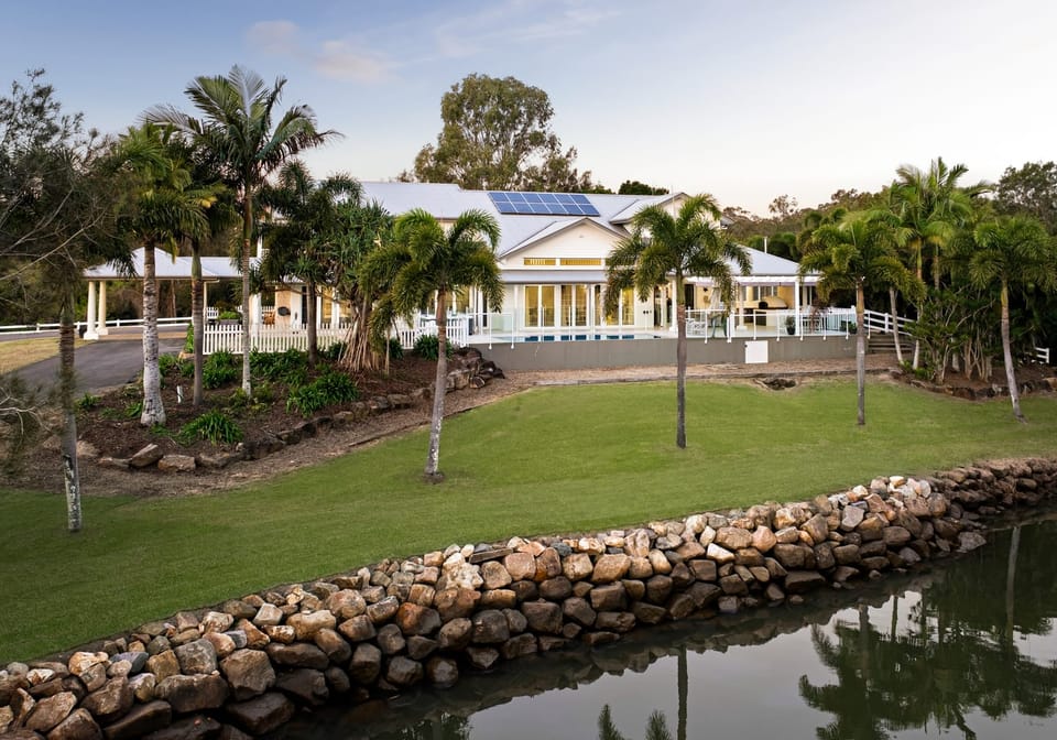 Lifestyle Acreage on the GRANDEST scale: 10 minutes to beach