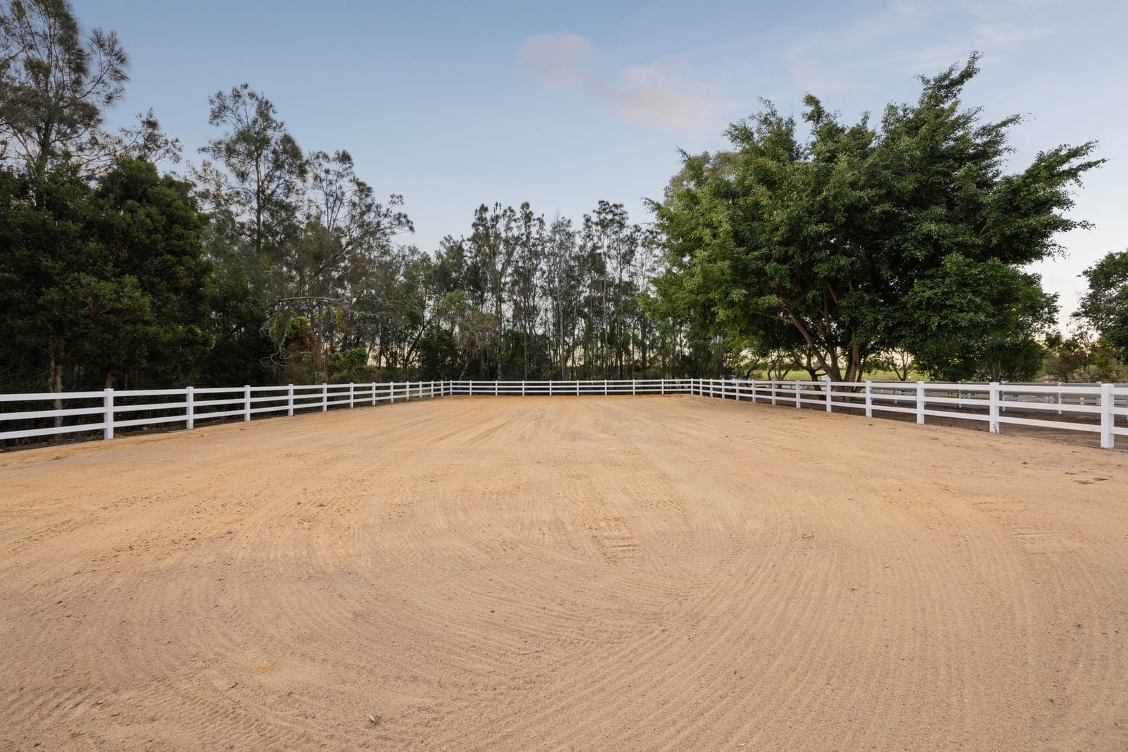 Lifestyle Acreage on the GRANDEST scale: 10 minutes to beach