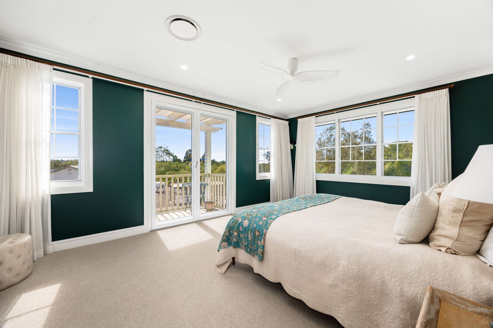 Lifestyle Acreage on the GRANDEST scale: 10 minutes to beach