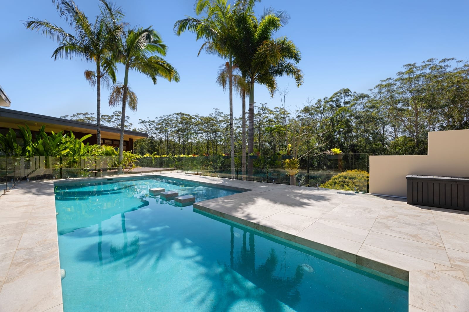 Acreage Perfection – Space, Privacy & Sophistication