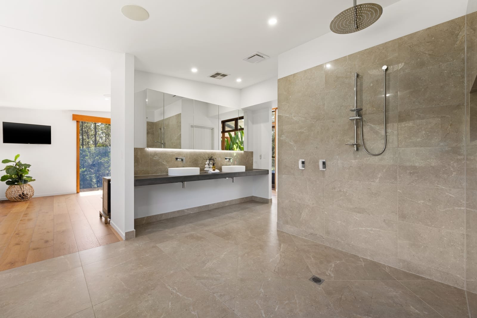 Acreage Perfection – Space, Privacy & Sophistication