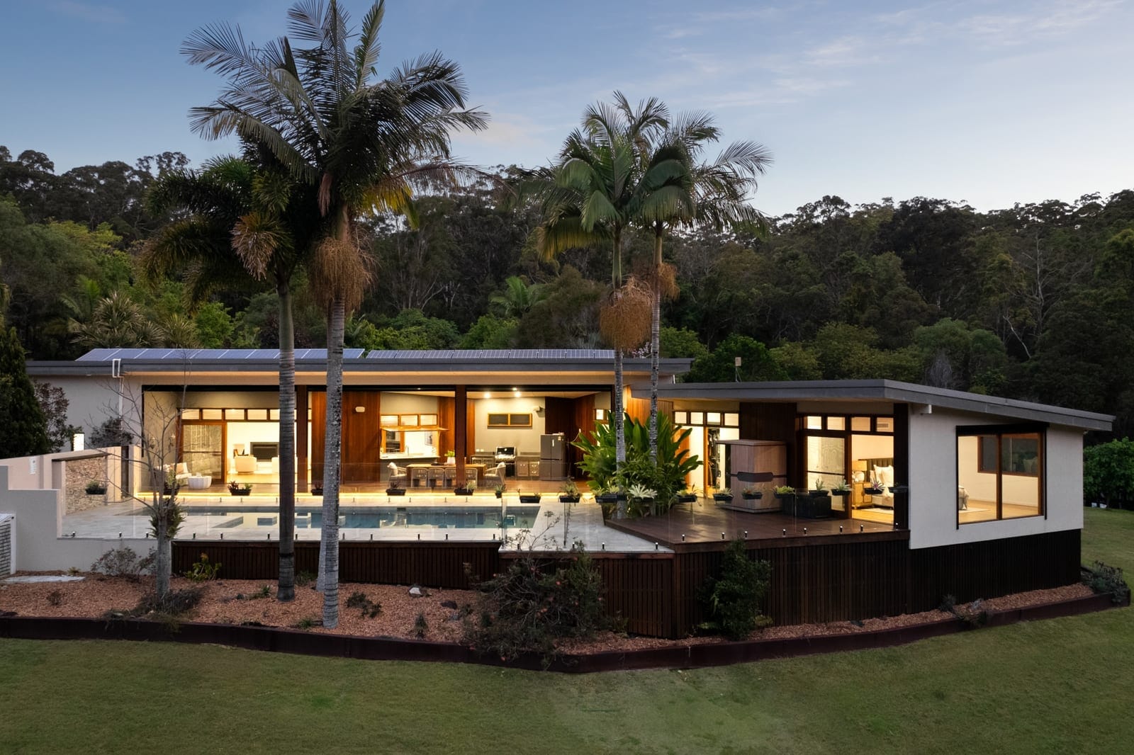 Acreage Perfection – Space, Privacy & Sophistication