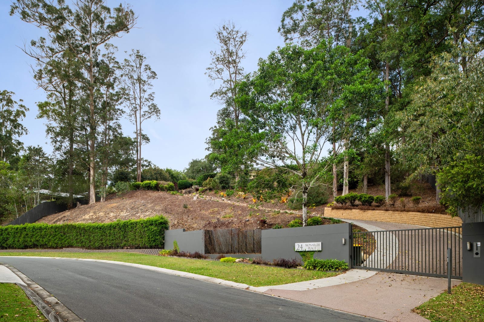 Absolute Magnificence: Ultra-Private Acreage Entertainer