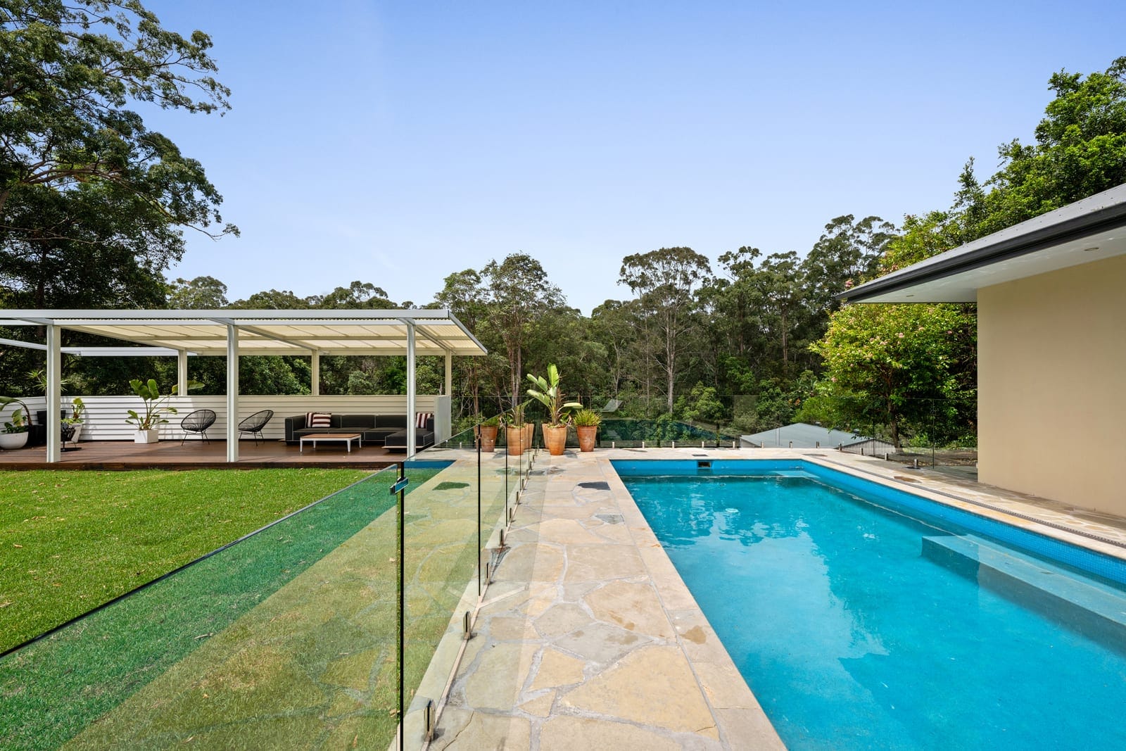 Absolute Magnificence: Ultra-Private Acreage Entertainer