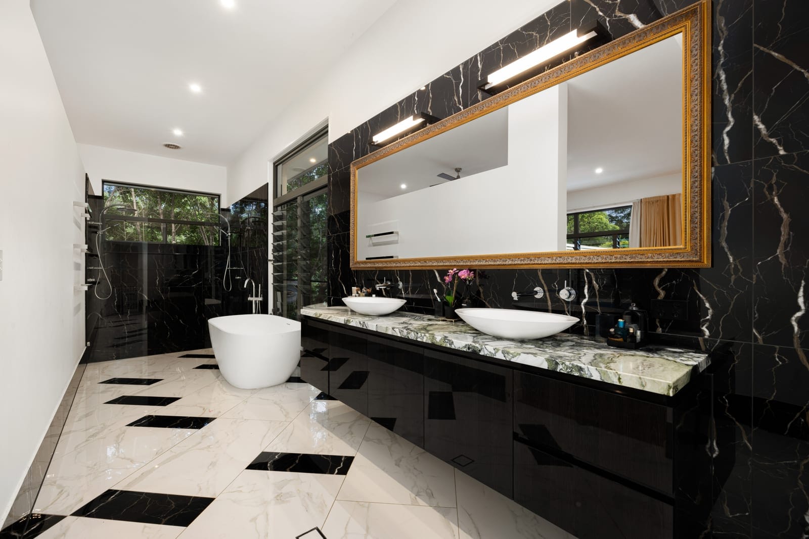 Absolute Magnificence: Ultra-Private Acreage Entertainer