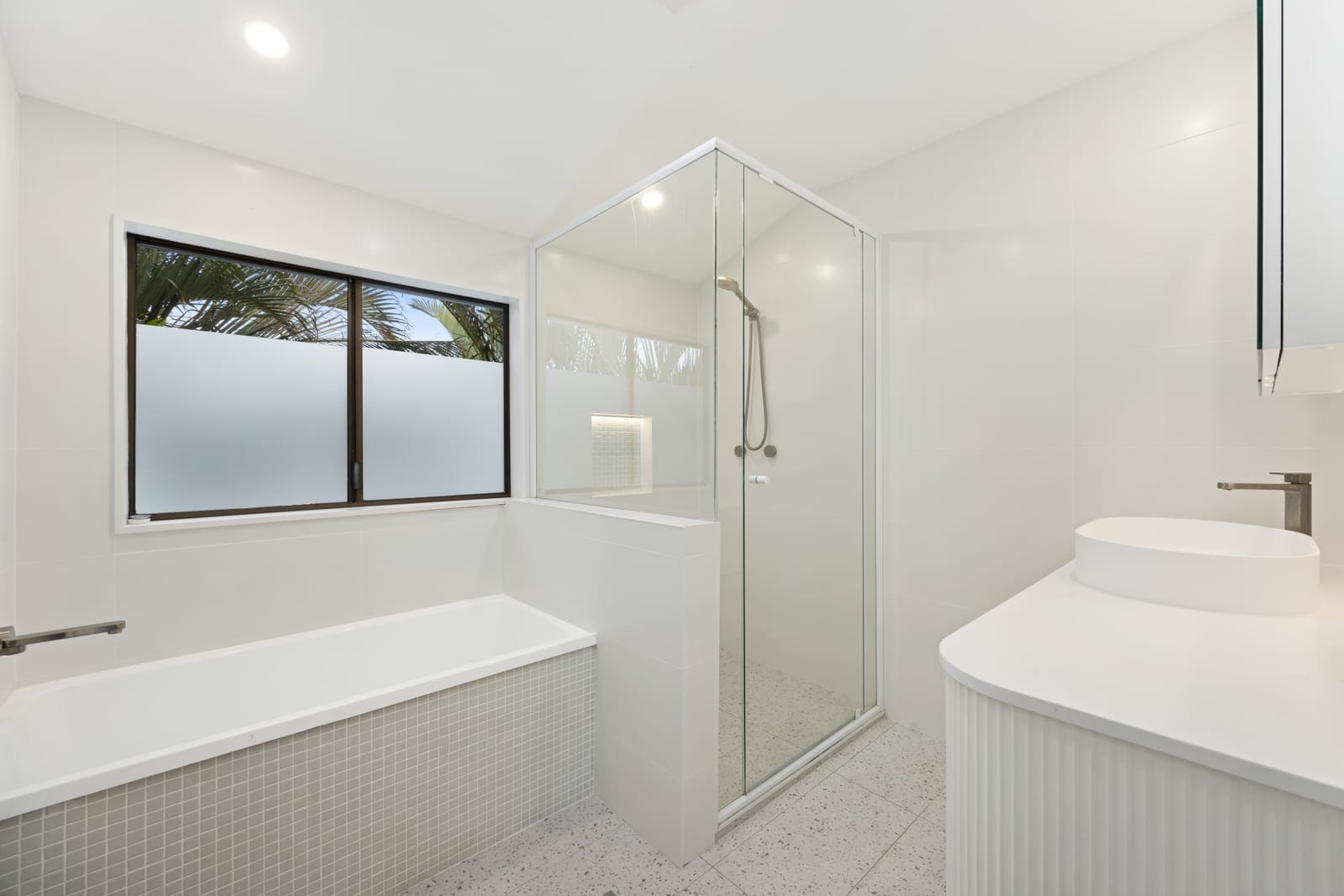 Light, Lifestyle, Location – 150m to Sand