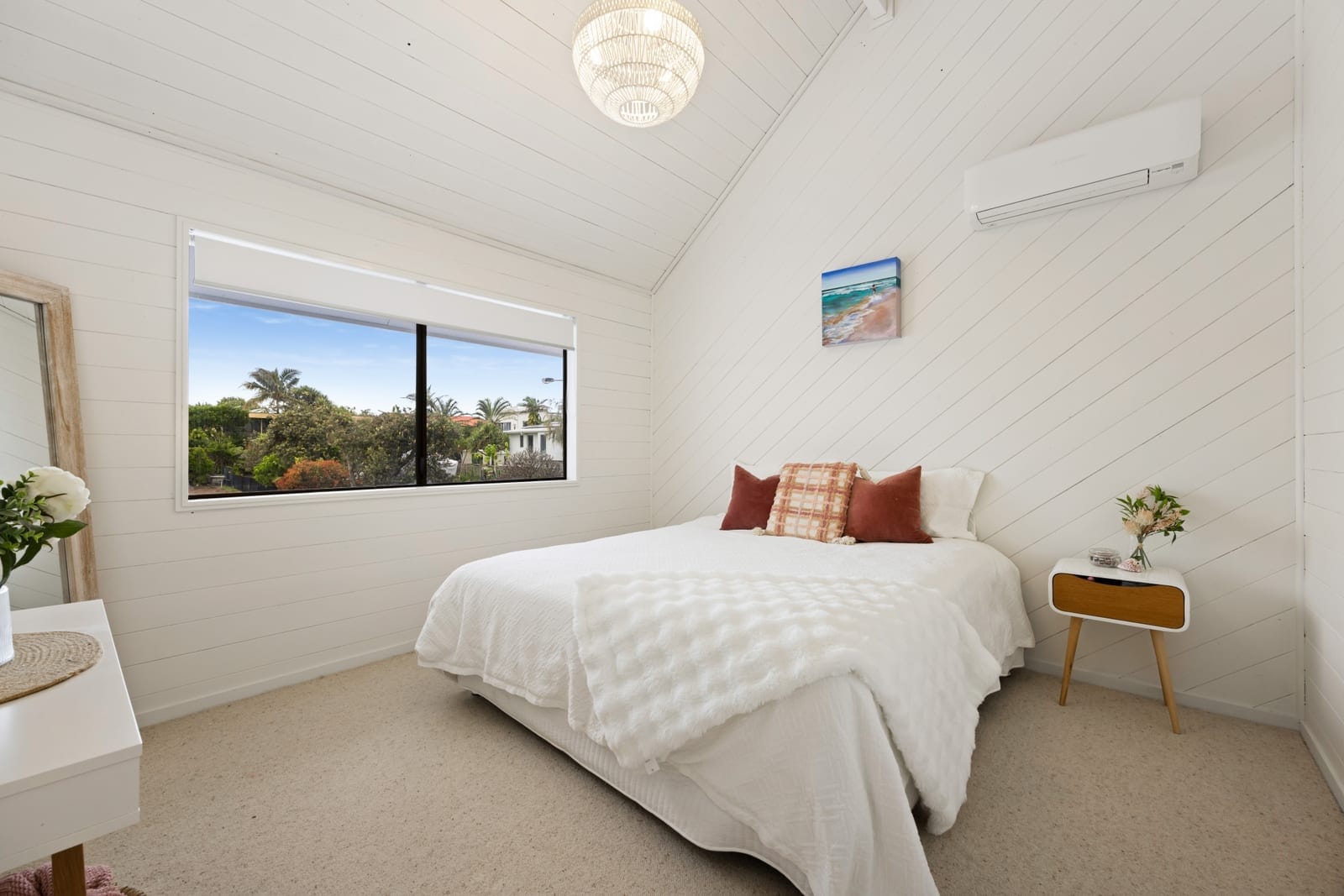 Light, Lifestyle, Location – 150m to Sand
