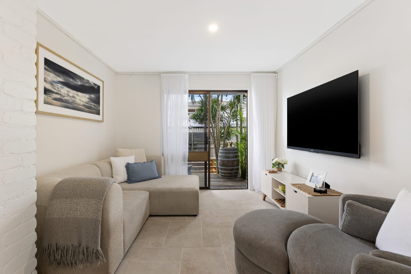 Light, Lifestyle, Location – 150m to Sand