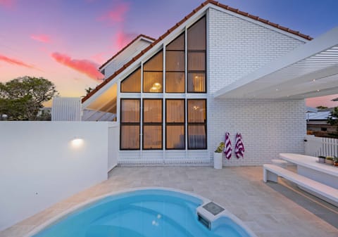 Light, Lifestyle, Location – 150m to Sand