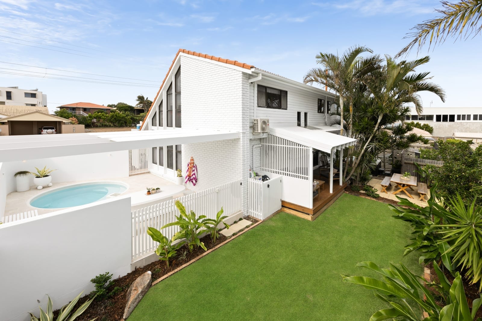 Light, Lifestyle, Location – 150m to Sand