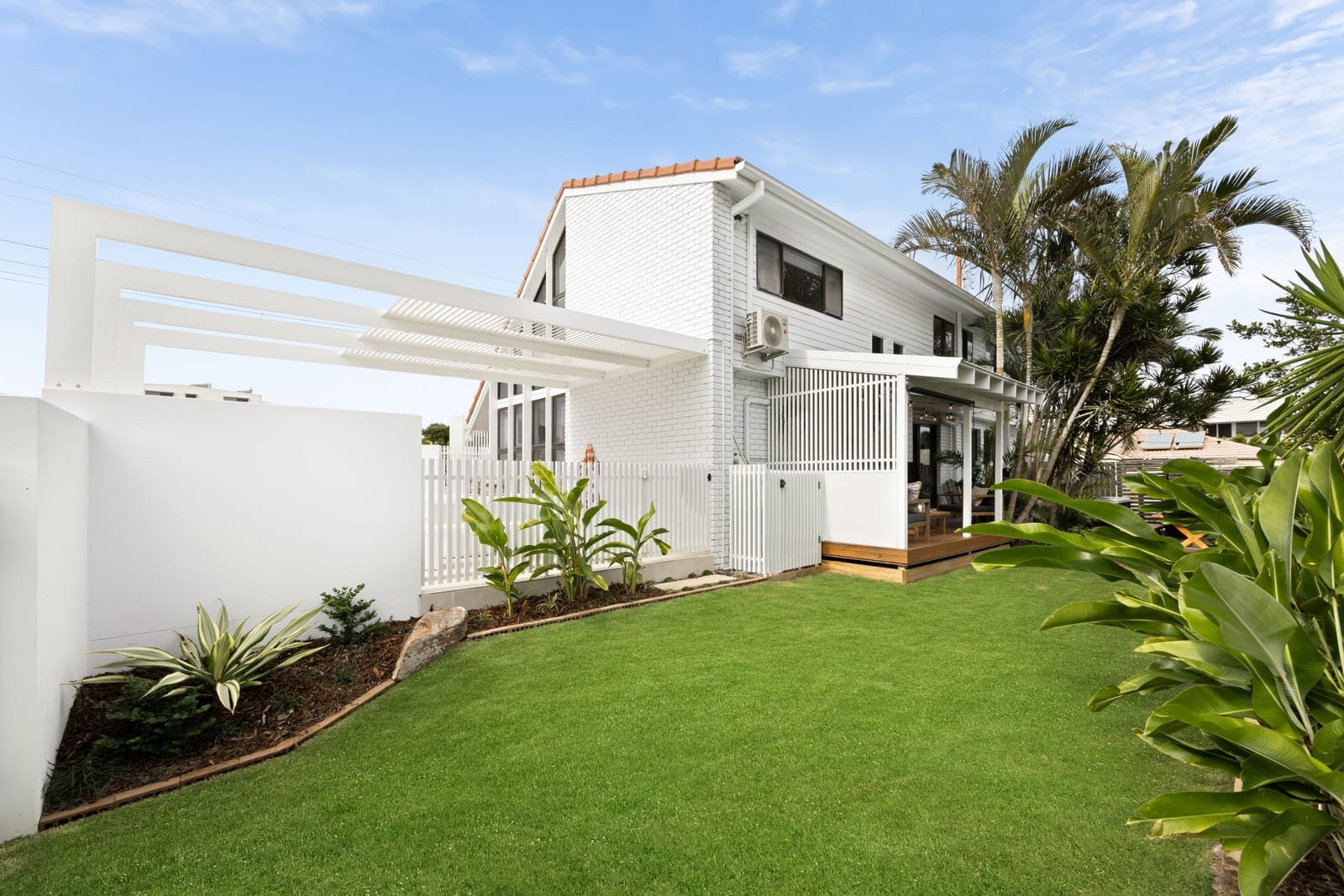 Light, Lifestyle, Location – 150m to Sand