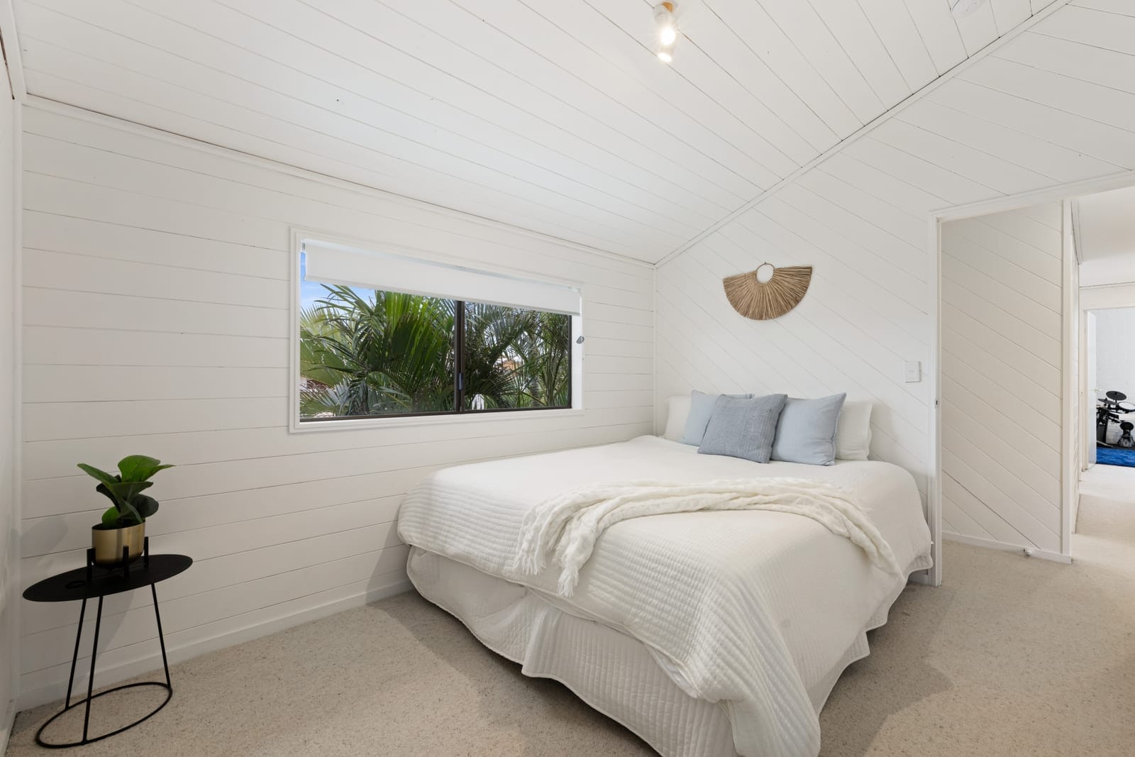 Light, Lifestyle, Location – 150m to Sand