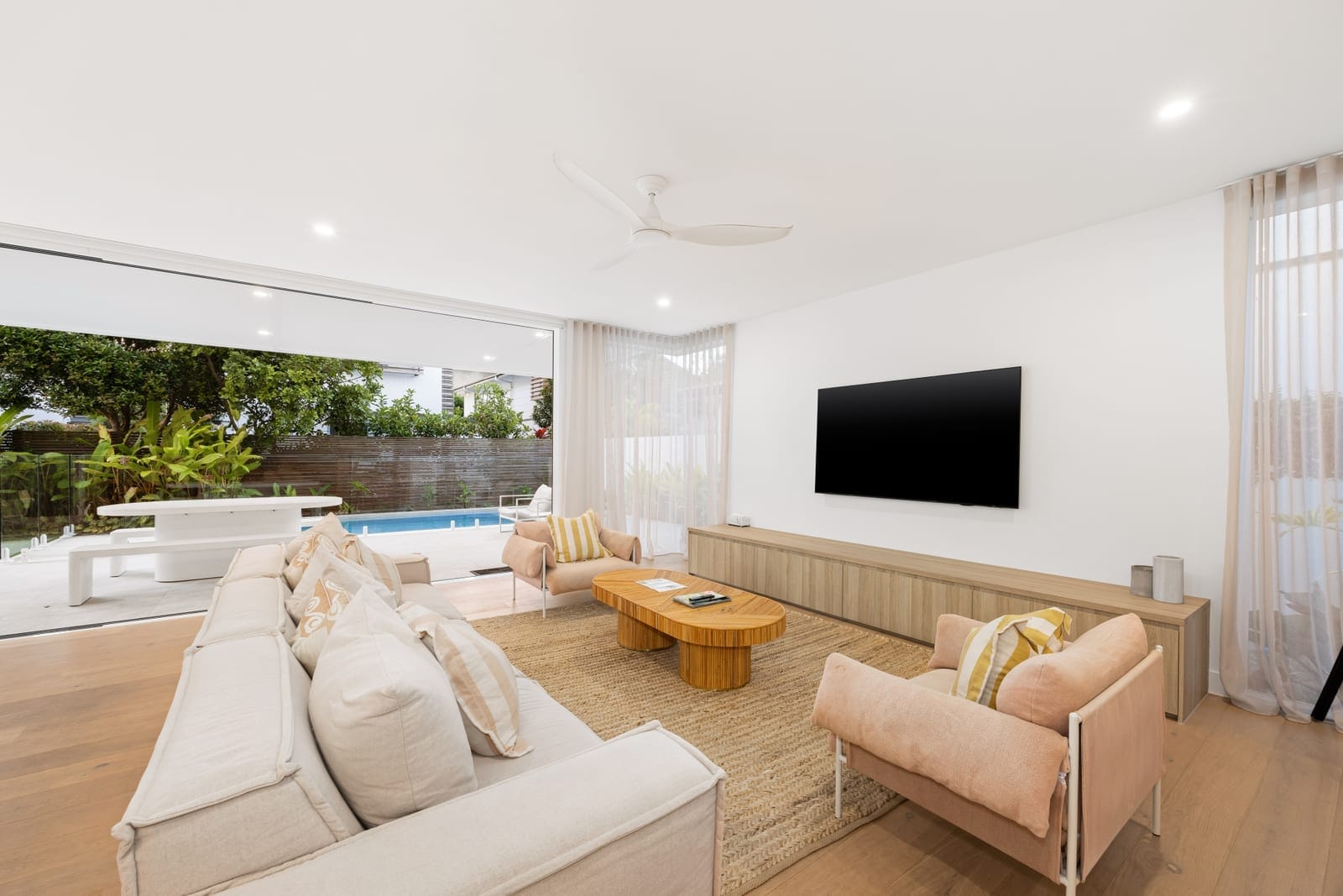 Coastal Luxe in Exclusive Beachside Estate