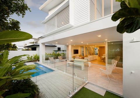 Coastal Luxe in Exclusive Beachside Estate