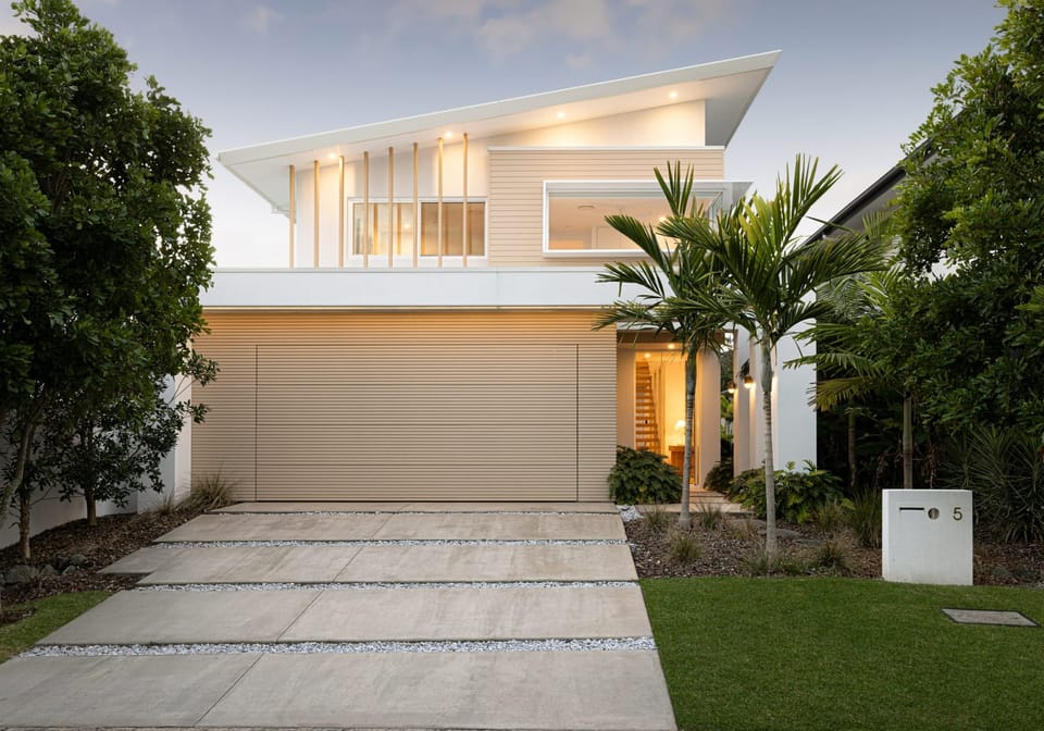 Coastal Luxe in Exclusive Beachside Estate