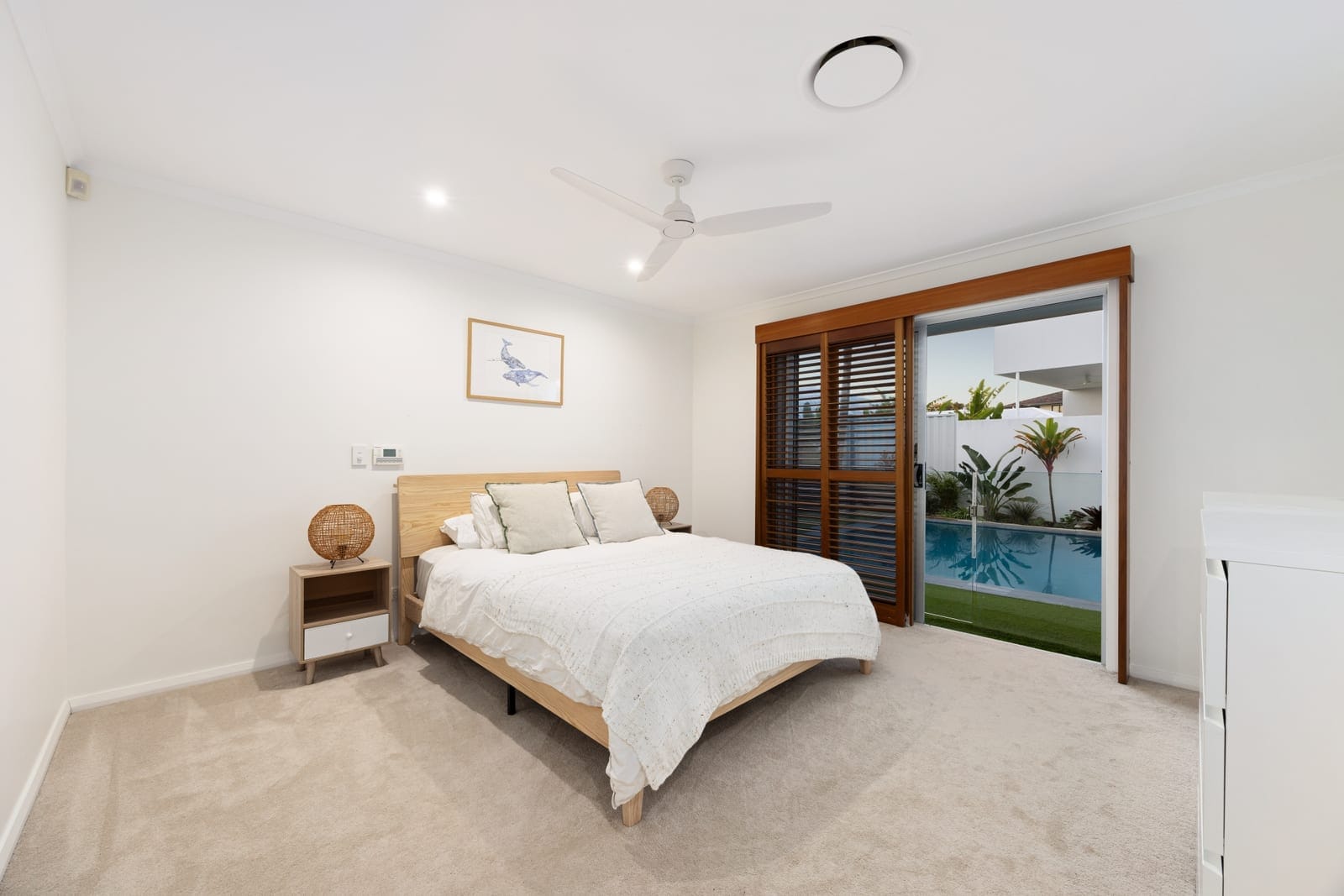 North Facing Beachside Entertainer!