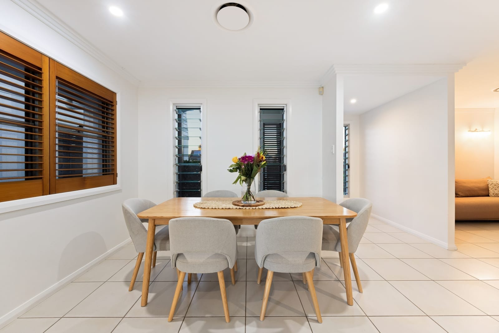 North Facing Beachside Entertainer!