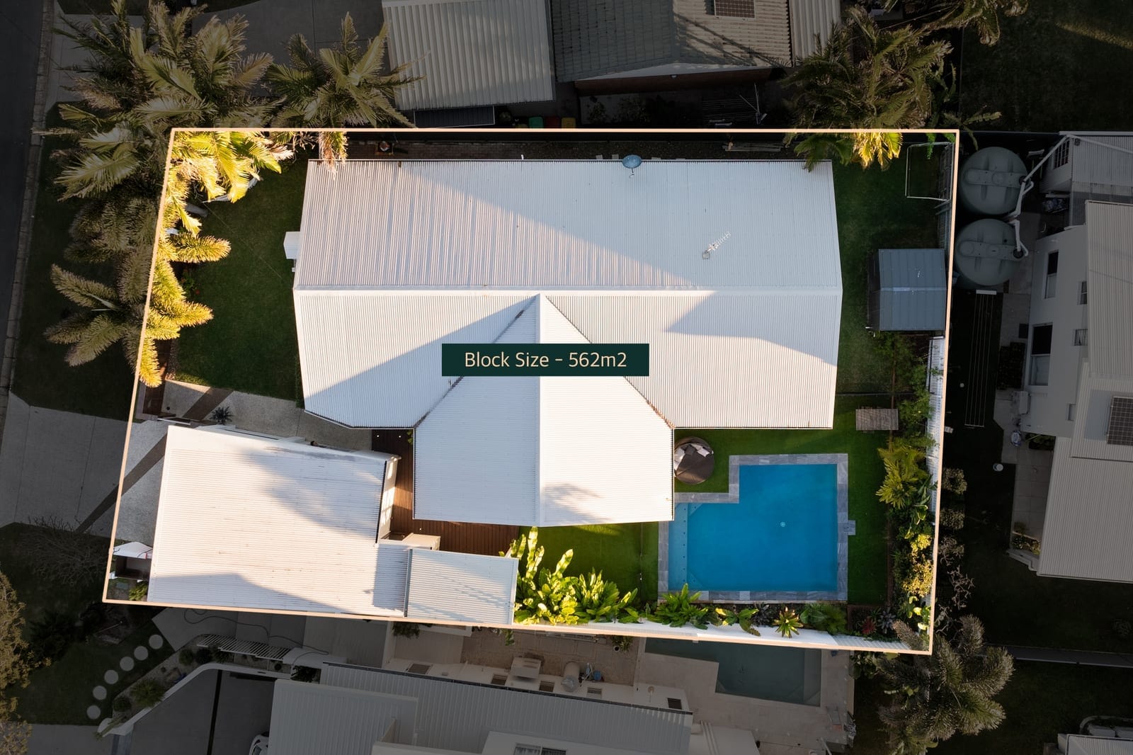 North Facing Beachside Entertainer!