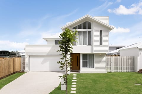Light-Filled Hamptons-Style Stunner