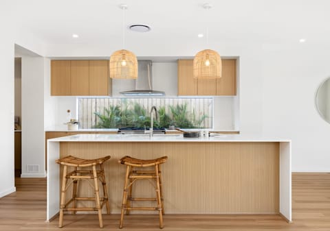 Light-Filled Hamptons-Style Stunner
