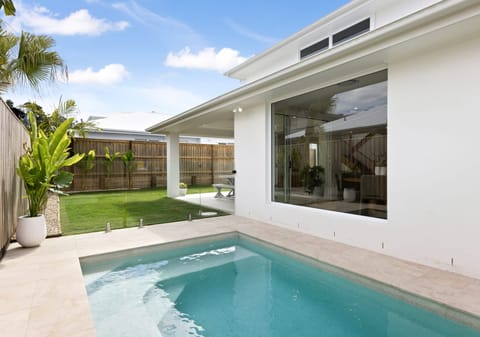 Light-Filled Hamptons-Style Stunner