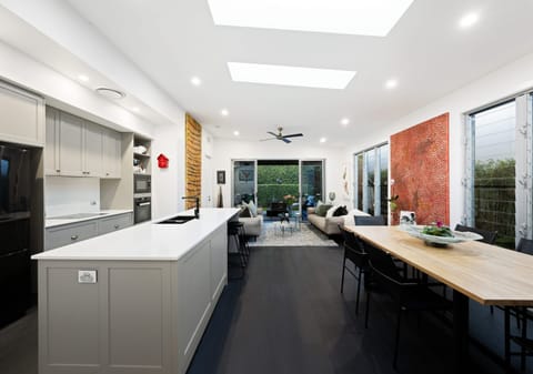 Elegant Home In Bespoke Residence