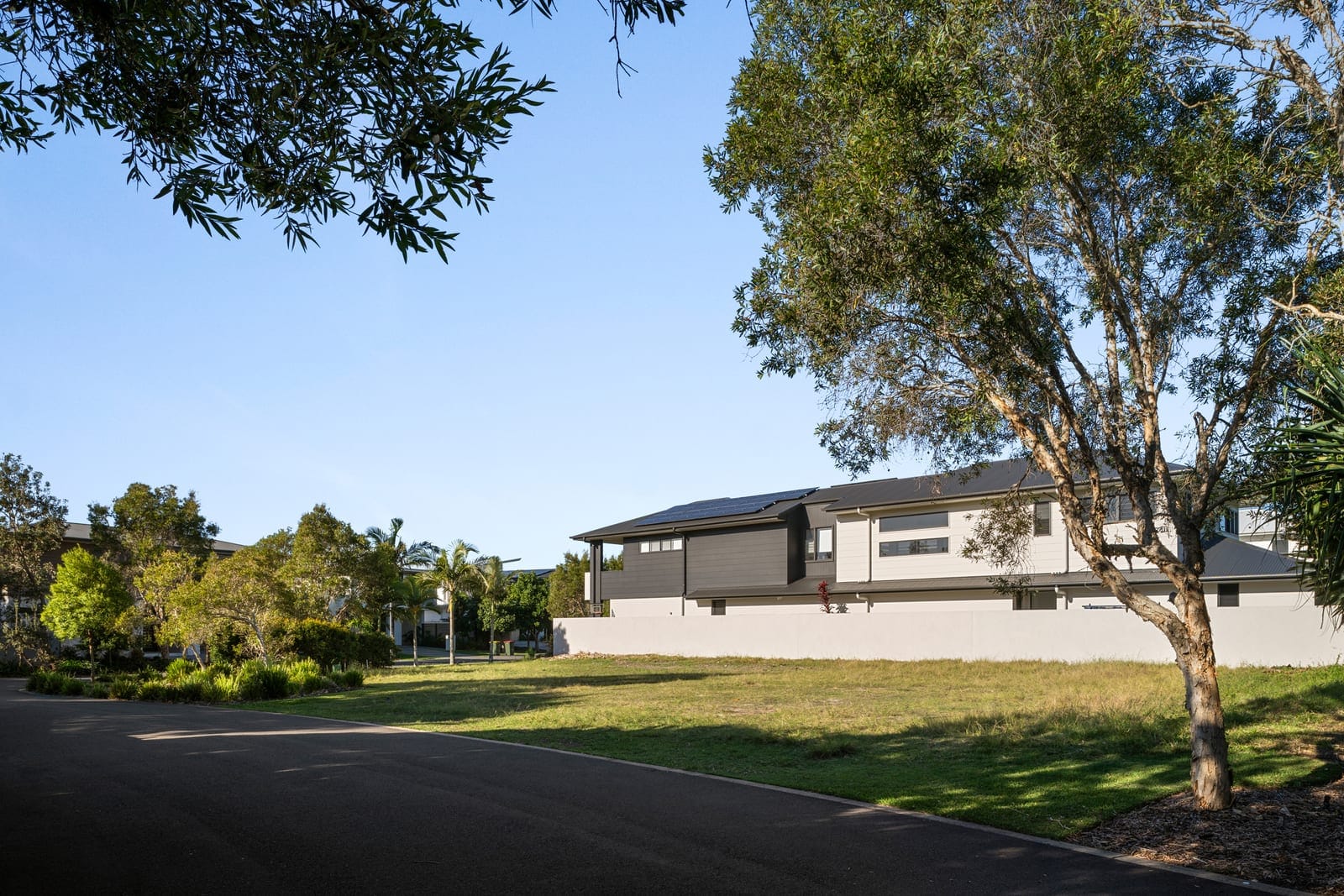 Vacant Beachside Block: 669m2 North Facing (RARE)