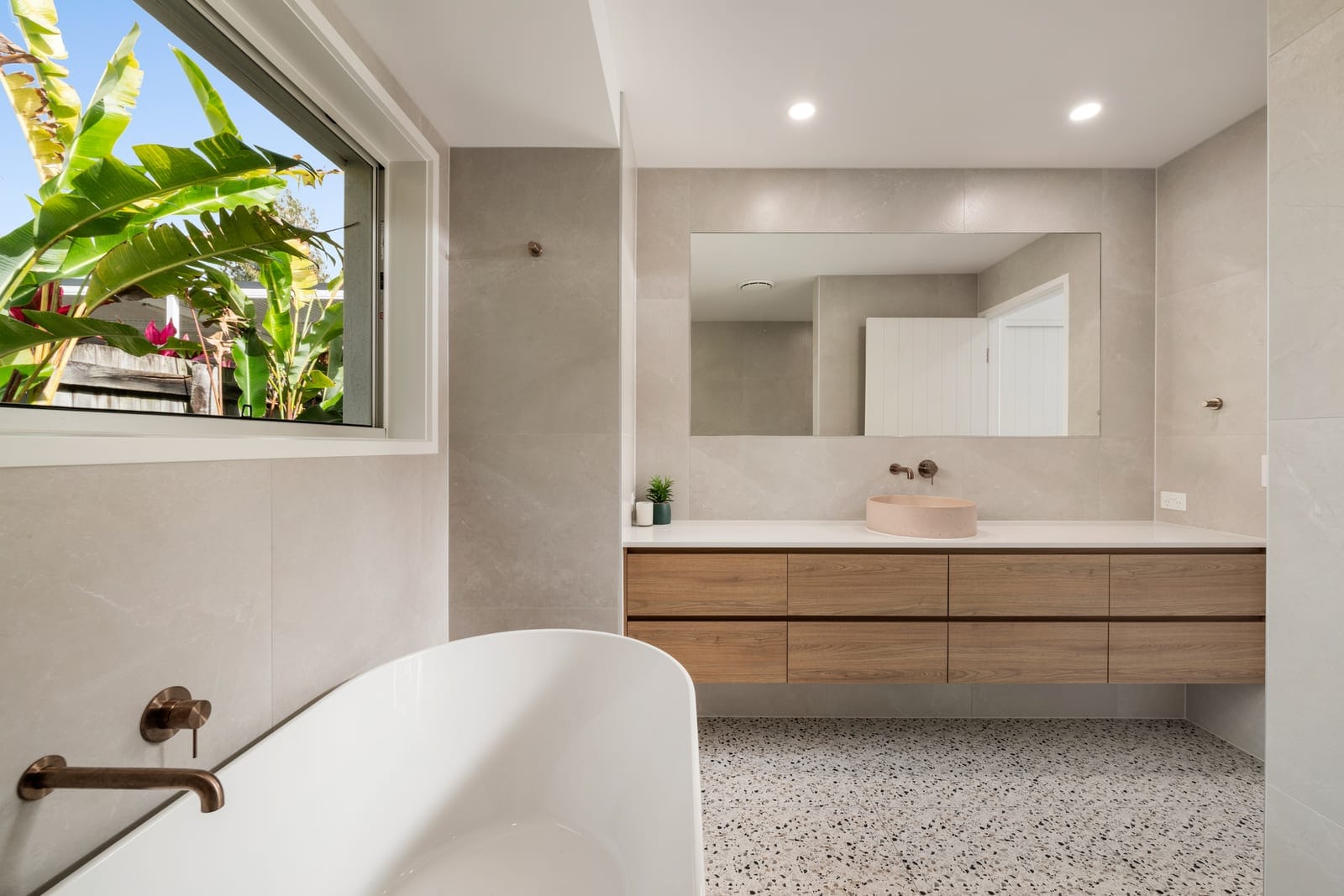 North Facing Entertainer on HUGE 1062m2!