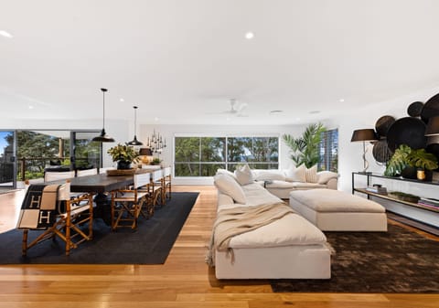 Hinterland Haven Nestled Amongst Treetops!