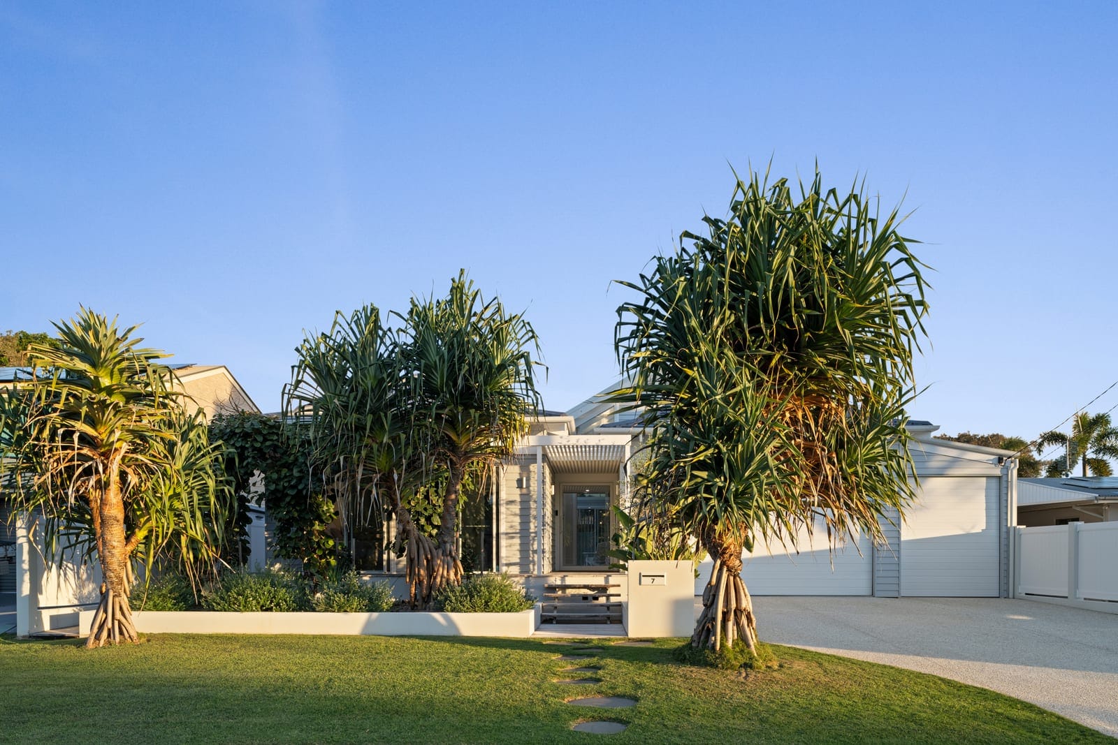 Hamptons-Style Stunner: 200m to Sand