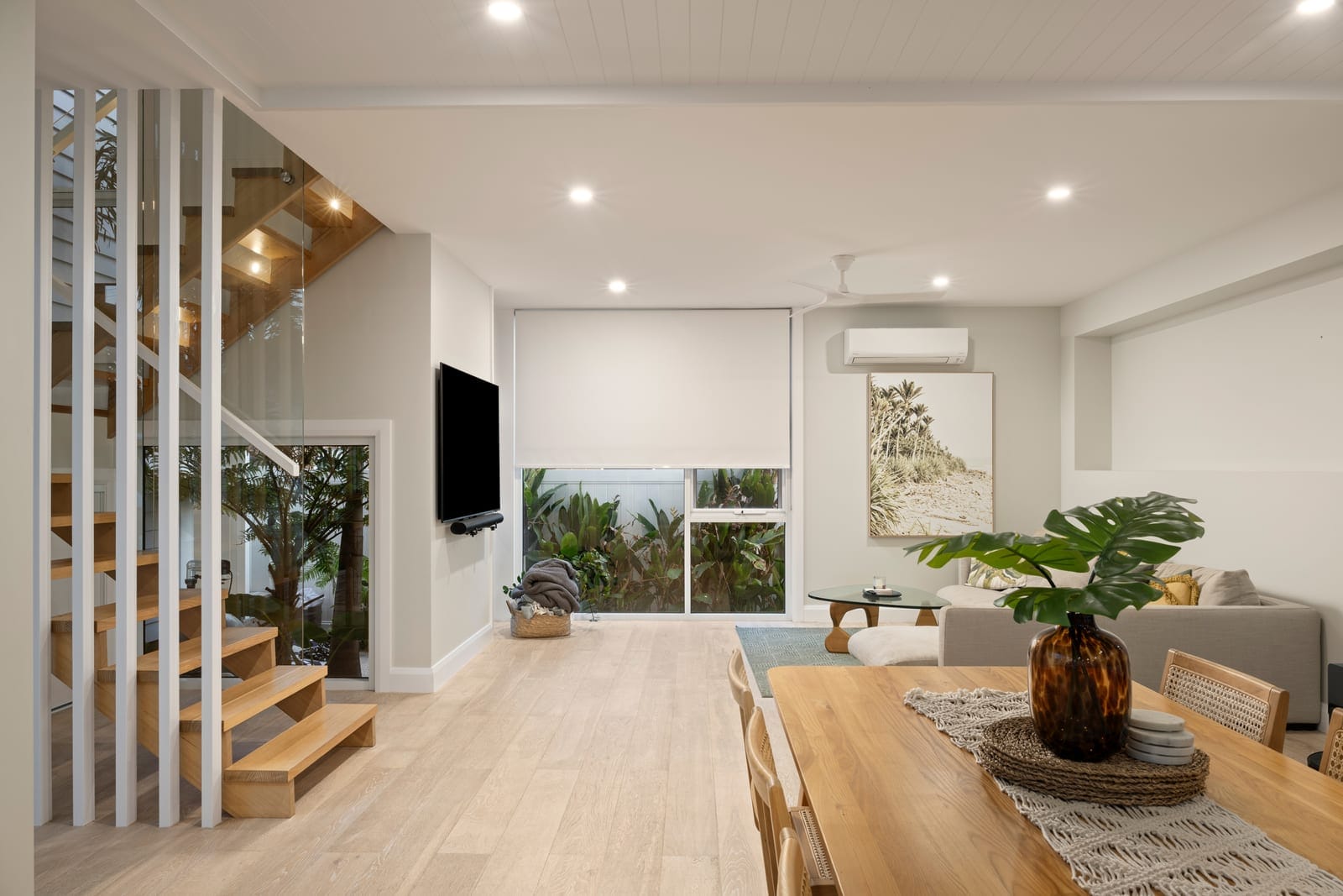 Hamptons-Style Stunner: 200m to Sand