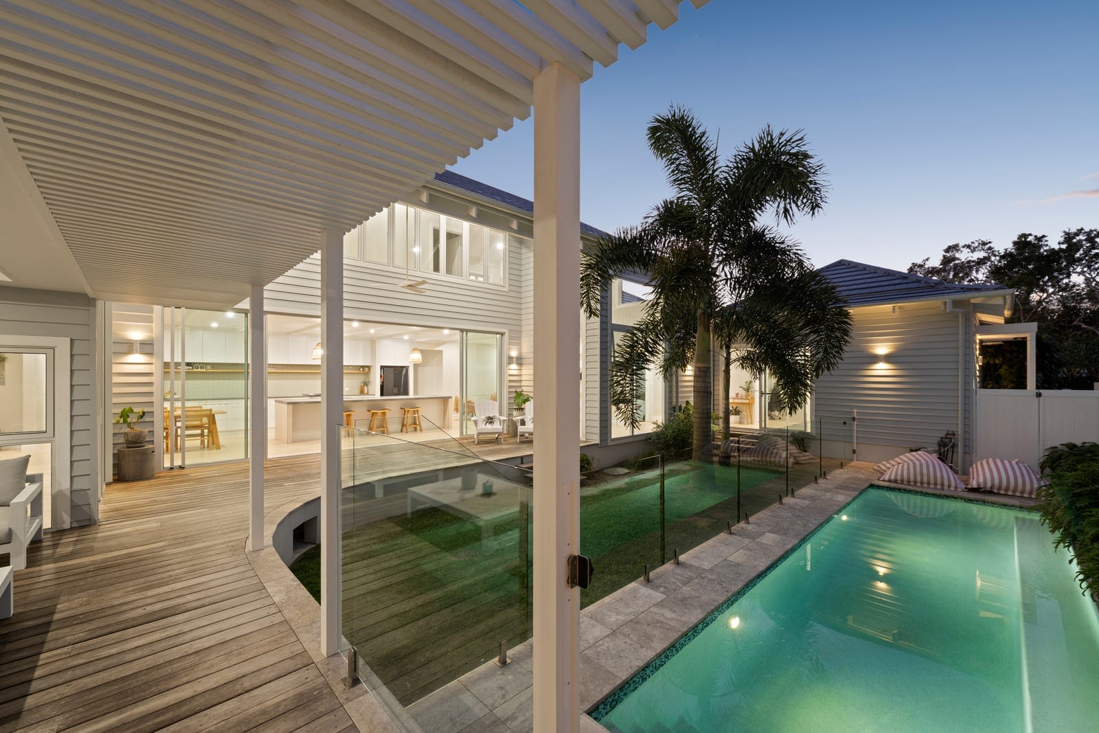 Hamptons-Style Stunner: 200m to Sand
