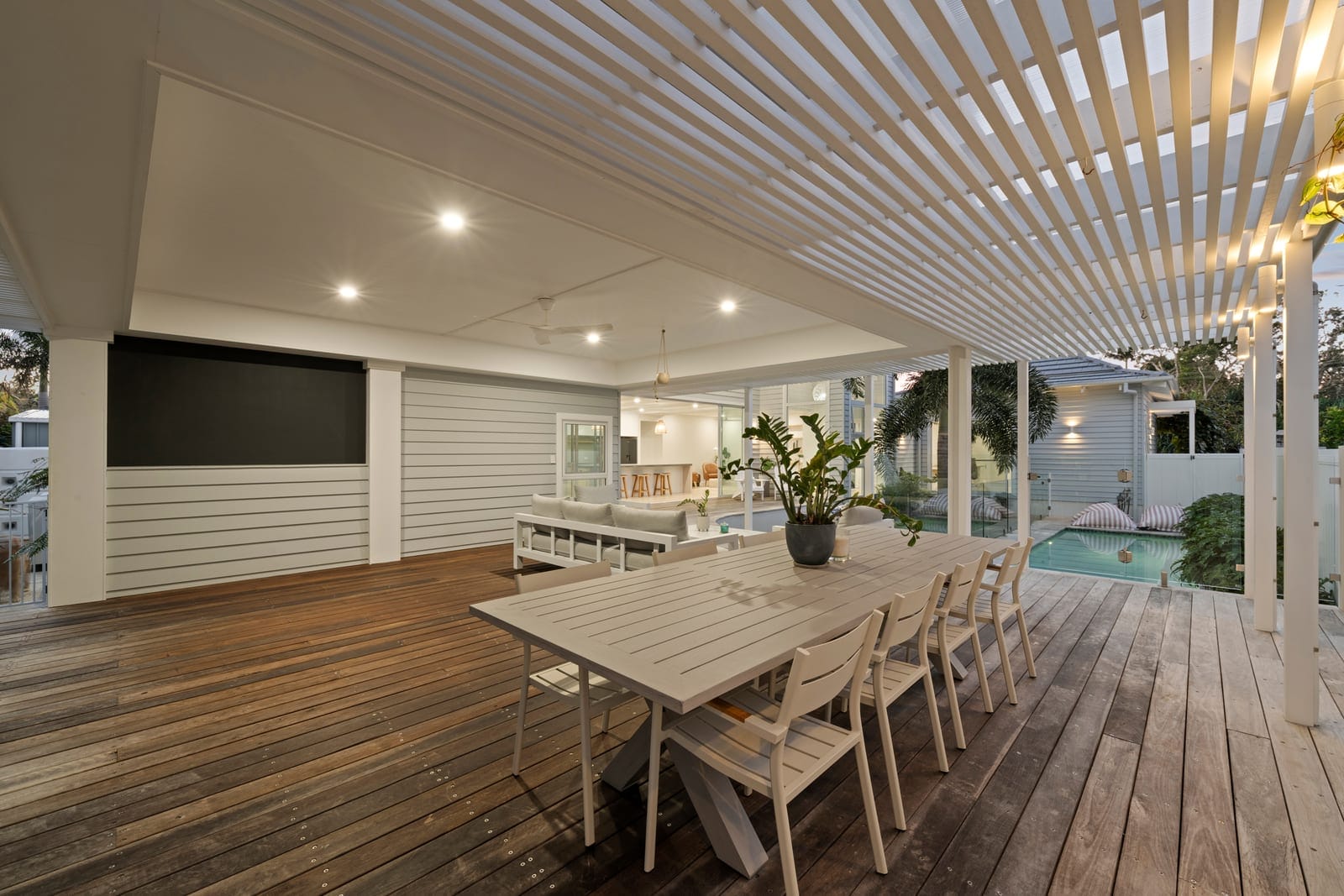 Hamptons-Style Stunner: 200m to Sand