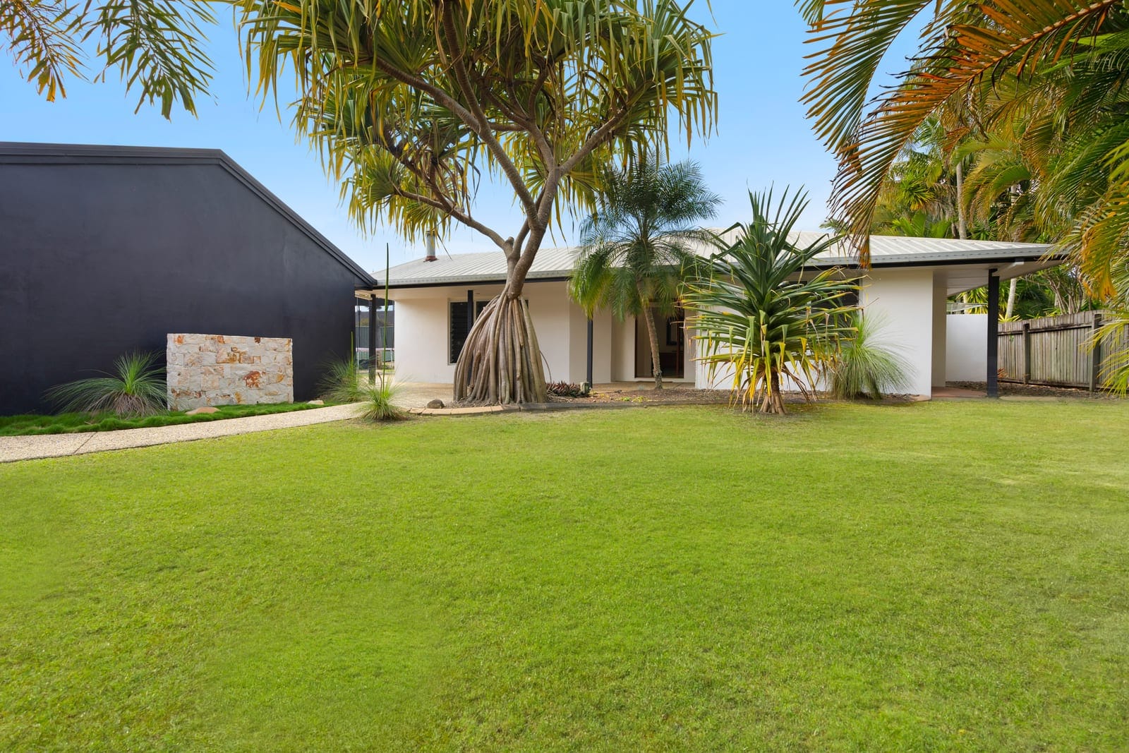 Dreamy Oasis: Spacious and Stylish in Mooloolaba!