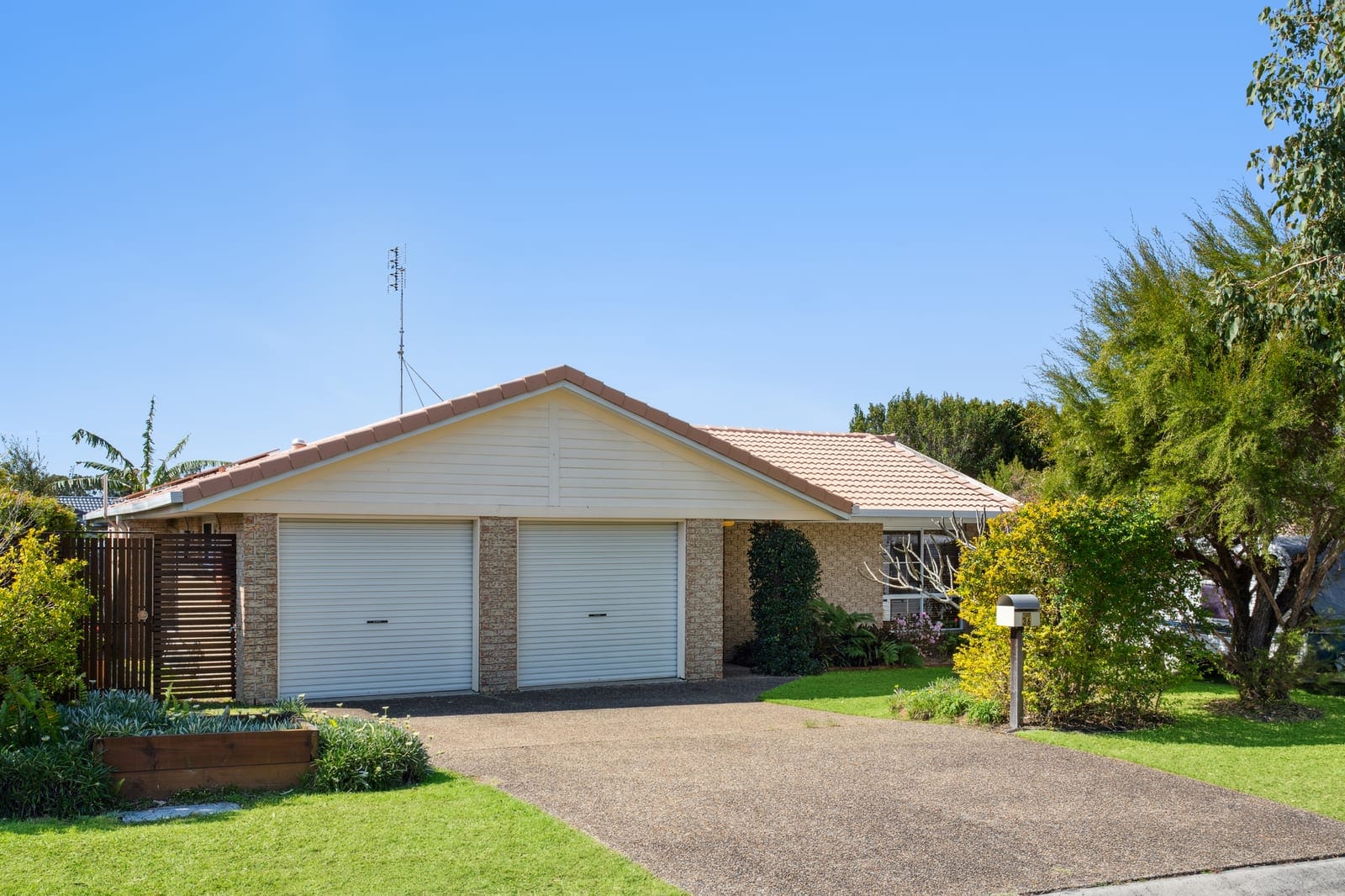 SOLD by Team Cassie Kennedy!