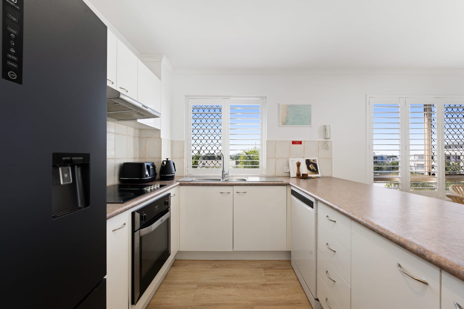Location, Lifestyle, Views: Top Floor with Rooftop Terrace!